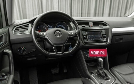 Volkswagen Tiguan II, 2018 год, 2 420 000 рублей, 7 фотография