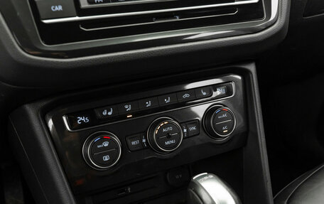 Volkswagen Tiguan II, 2018 год, 2 420 000 рублей, 19 фотография