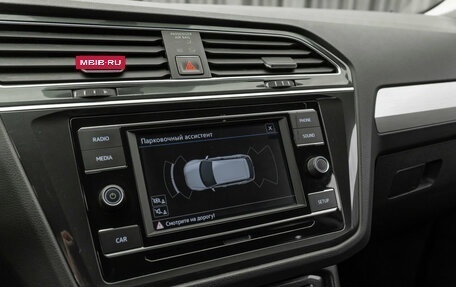Volkswagen Tiguan II, 2018 год, 2 420 000 рублей, 21 фотография
