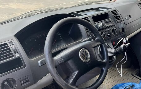 Volkswagen Transporter T5 рестайлинг, 2004 год, 900 000 рублей, 7 фотография