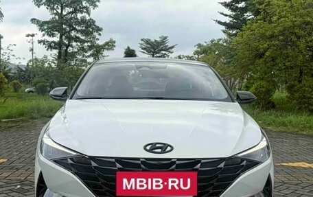 Hyundai Elantra, 2022 год, 1 350 000 рублей, 2 фотография
