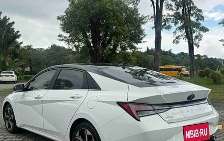 Hyundai Elantra, 2022 год, 1 350 000 рублей, 4 фотография