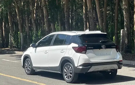 Toyota Yaris XP150 рестайлинг, 2022 год, 1 050 001 рублей, 2 фотография