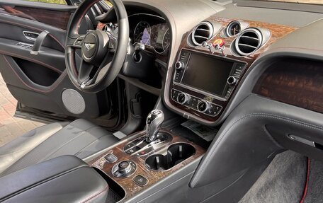 Bentley Bentayga I, 2018 год, 10 900 000 рублей, 16 фотография