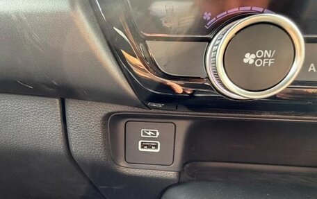 Honda Vezel, 2023 год, 1 780 000 рублей, 2 фотография