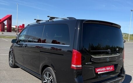 Mercedes-Benz V-Класс, 2017 год, 5 800 000 рублей, 4 фотография
