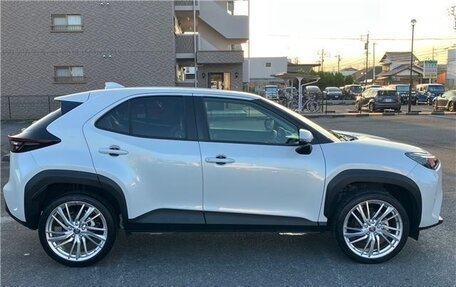 Toyota Yaris Cross, 2023 год, 1 250 000 рублей, 3 фотография