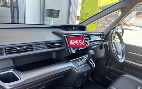 Honda Stepwgn IV, 2021 год, 1 980 000 рублей, 10 фотография