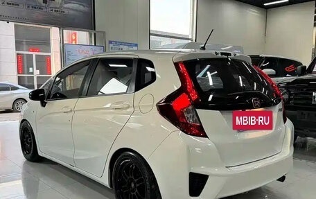 Honda Fit III, 2016 год, 990 000 рублей, 4 фотография