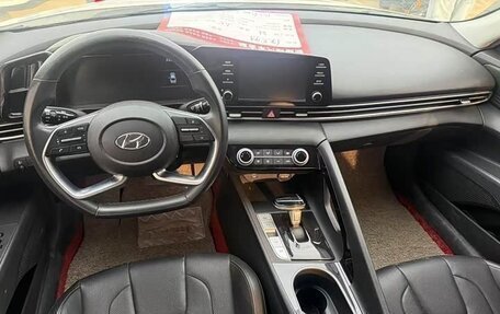 Hyundai Elantra, 2023 год, 1 399 666 рублей, 8 фотография