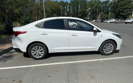Hyundai Solaris II рестайлинг, 2021 год, 1 560 000 рублей, 4 фотография