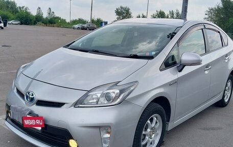 Toyota Prius, 2013 год, 1 050 000 рублей, 2 фотография