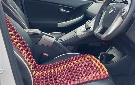 Toyota Prius, 2013 год, 1 050 000 рублей, 22 фотография
