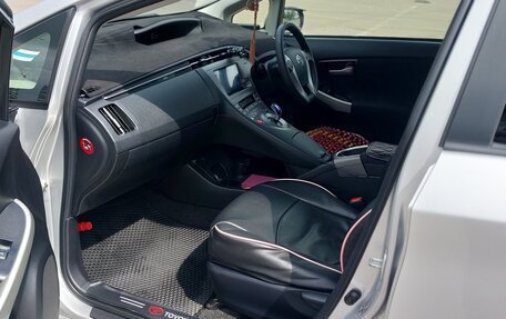 Toyota Prius, 2013 год, 1 050 000 рублей, 25 фотография
