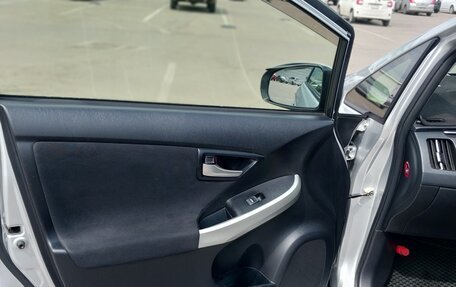Toyota Prius, 2013 год, 1 050 000 рублей, 24 фотография