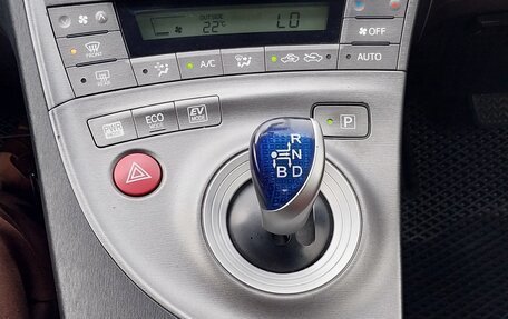 Toyota Prius, 2013 год, 1 050 000 рублей, 28 фотография