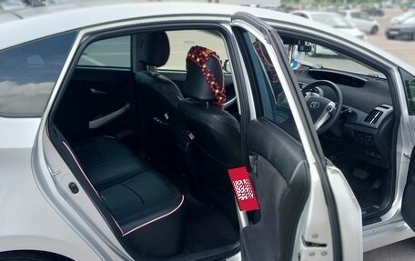 Toyota Prius, 2013 год, 1 050 000 рублей, 26 фотография