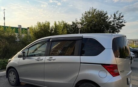 Honda Freed I, 2010 год, 900 000 рублей, 3 фотография