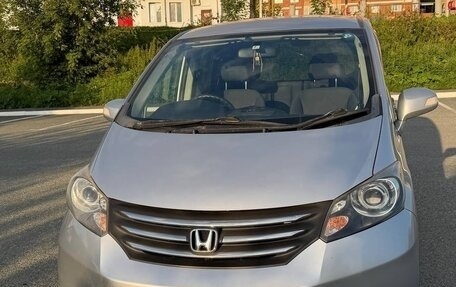 Honda Freed I, 2010 год, 900 000 рублей, 2 фотография