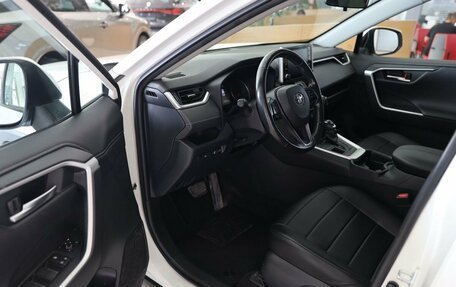 Toyota RAV4, 2020 год, 3 150 000 рублей, 9 фотография