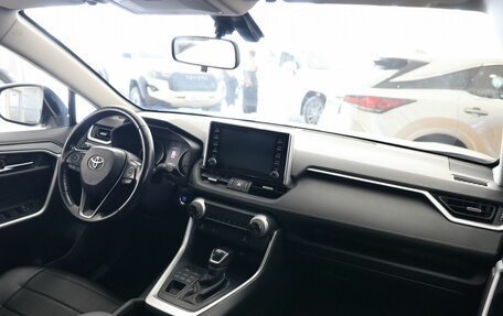 Toyota RAV4, 2020 год, 3 150 000 рублей, 10 фотография
