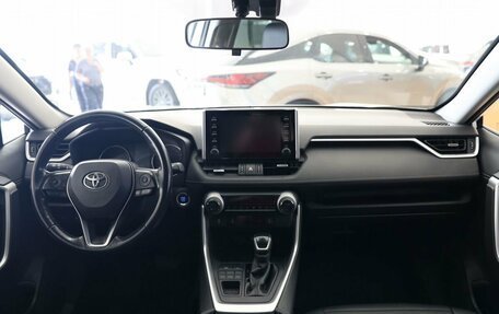 Toyota RAV4, 2020 год, 3 150 000 рублей, 11 фотография