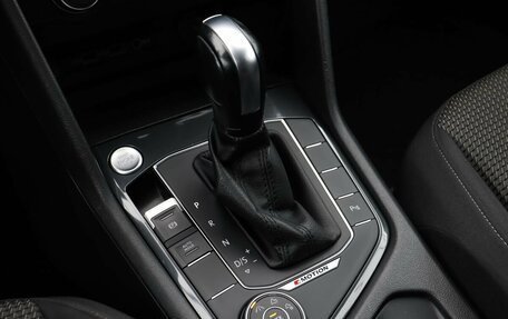 Volkswagen Tiguan II, 2020 год, 2 699 000 рублей, 17 фотография