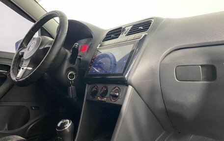 Volkswagen Polo VI (EU Market), 2012 год, 610 000 рублей, 24 фотография