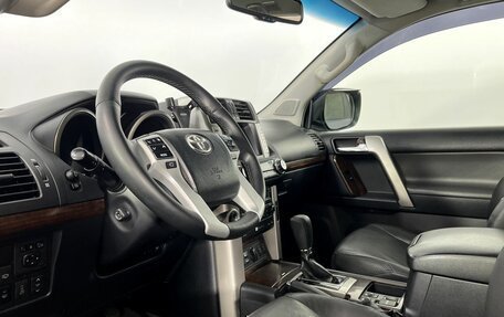Toyota Land Cruiser Prado 150 рестайлинг 2, 2011 год, 2 805 000 рублей, 10 фотография