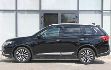 Mitsubishi Outlander III рестайлинг 3, 2019 год, 2 590 000 рублей, 8 фотография