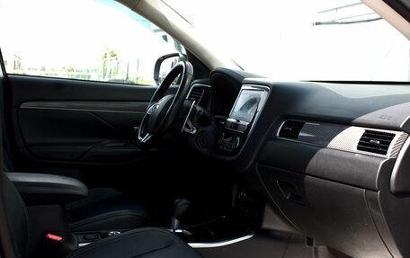 Mitsubishi Outlander III рестайлинг 3, 2019 год, 2 590 000 рублей, 14 фотография