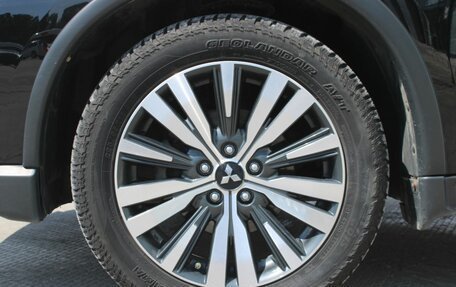 Mitsubishi Outlander III рестайлинг 3, 2019 год, 2 590 000 рублей, 11 фотография