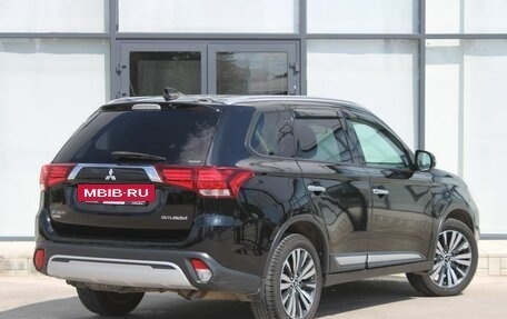Mitsubishi Outlander III рестайлинг 3, 2019 год, 2 590 000 рублей, 5 фотография