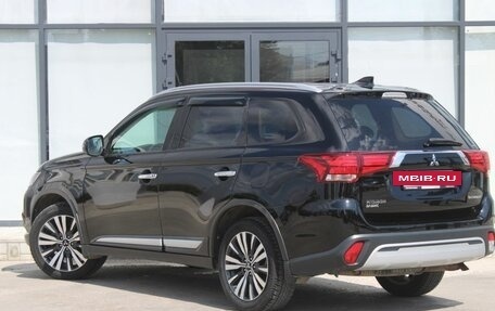 Mitsubishi Outlander III рестайлинг 3, 2019 год, 2 590 000 рублей, 7 фотография