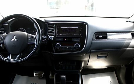 Mitsubishi Outlander III рестайлинг 3, 2019 год, 2 590 000 рублей, 16 фотография