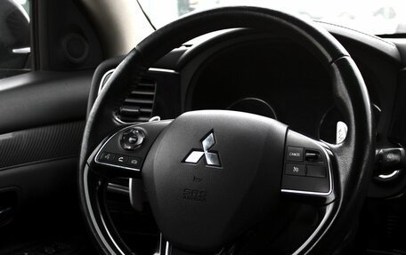 Mitsubishi Outlander III рестайлинг 3, 2019 год, 2 590 000 рублей, 17 фотография