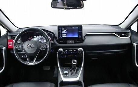 Toyota RAV4, 2021 год, 3 390 000 рублей, 15 фотография
