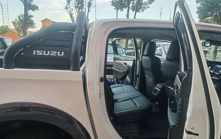 Isuzu D-Max, 2026 год, 4 040 000 рублей, 14 фотография