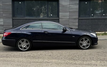 Mercedes-Benz E-Класс, 2011 год, 980 000 рублей, 5 фотография