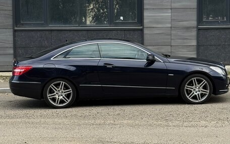 Mercedes-Benz E-Класс, 2011 год, 980 000 рублей, 4 фотография