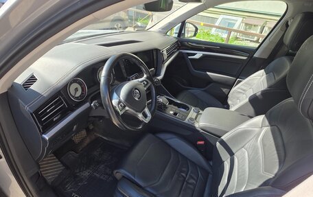 Volkswagen Touareg III, 2018 год, 4 500 000 рублей, 10 фотография