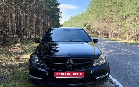 Mercedes-Benz C-Класс, 2012 год, 1 000 000 рублей, 2 фотография