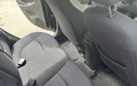 Hyundai Solaris II рестайлинг, 2011 год, 930 000 рублей, 18 фотография