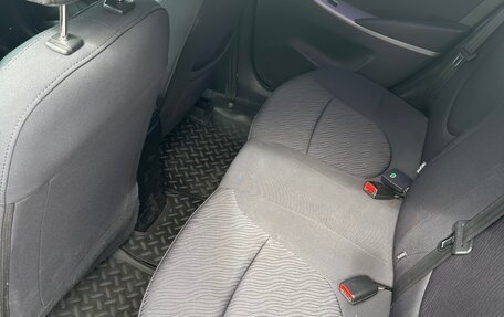 Hyundai Solaris II рестайлинг, 2011 год, 930 000 рублей, 20 фотография