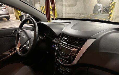 Hyundai Solaris II рестайлинг, 2011 год, 930 000 рублей, 21 фотография