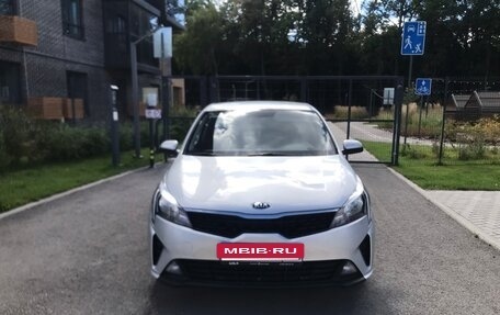 KIA Rio IV, 2020 год, 1 650 000 рублей, 2 фотография