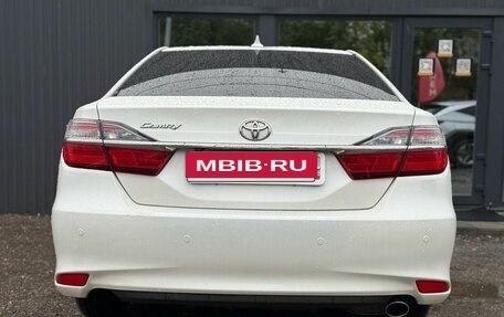 Toyota Camry, 2017 год, 2 200 000 рублей, 11 фотография