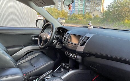 Mitsubishi Outlander III рестайлинг 3, 2012 год, 1 000 000 рублей, 8 фотография
