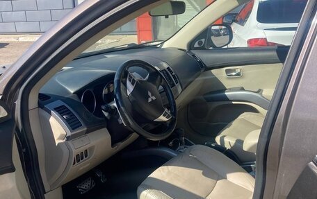 Mitsubishi Outlander III рестайлинг 3, 2010 год, 1 660 000 рублей, 9 фотография
