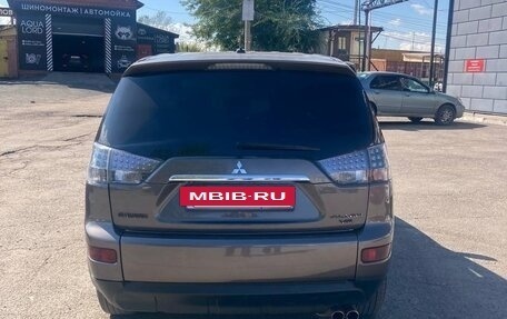 Mitsubishi Outlander III рестайлинг 3, 2010 год, 1 660 000 рублей, 2 фотография
